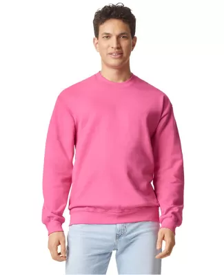Gildan SF000 Adult Softstyle® Fleece Crew Sweatsh in Pink lemonade